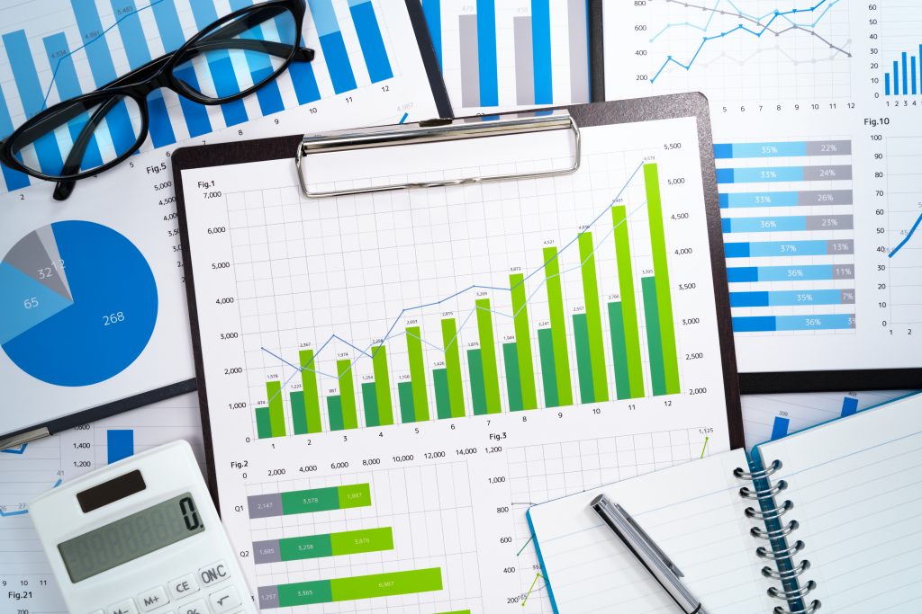 Focus on financial data reports with expense monitoring service